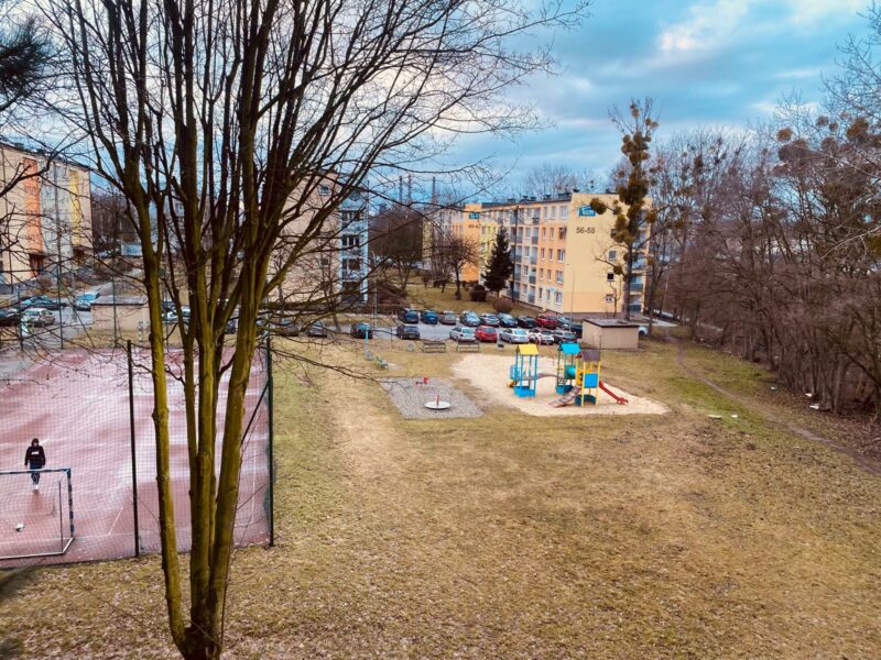 Na sprzedaż 2 pokojowe mieszkanie w spokojnej okolicy